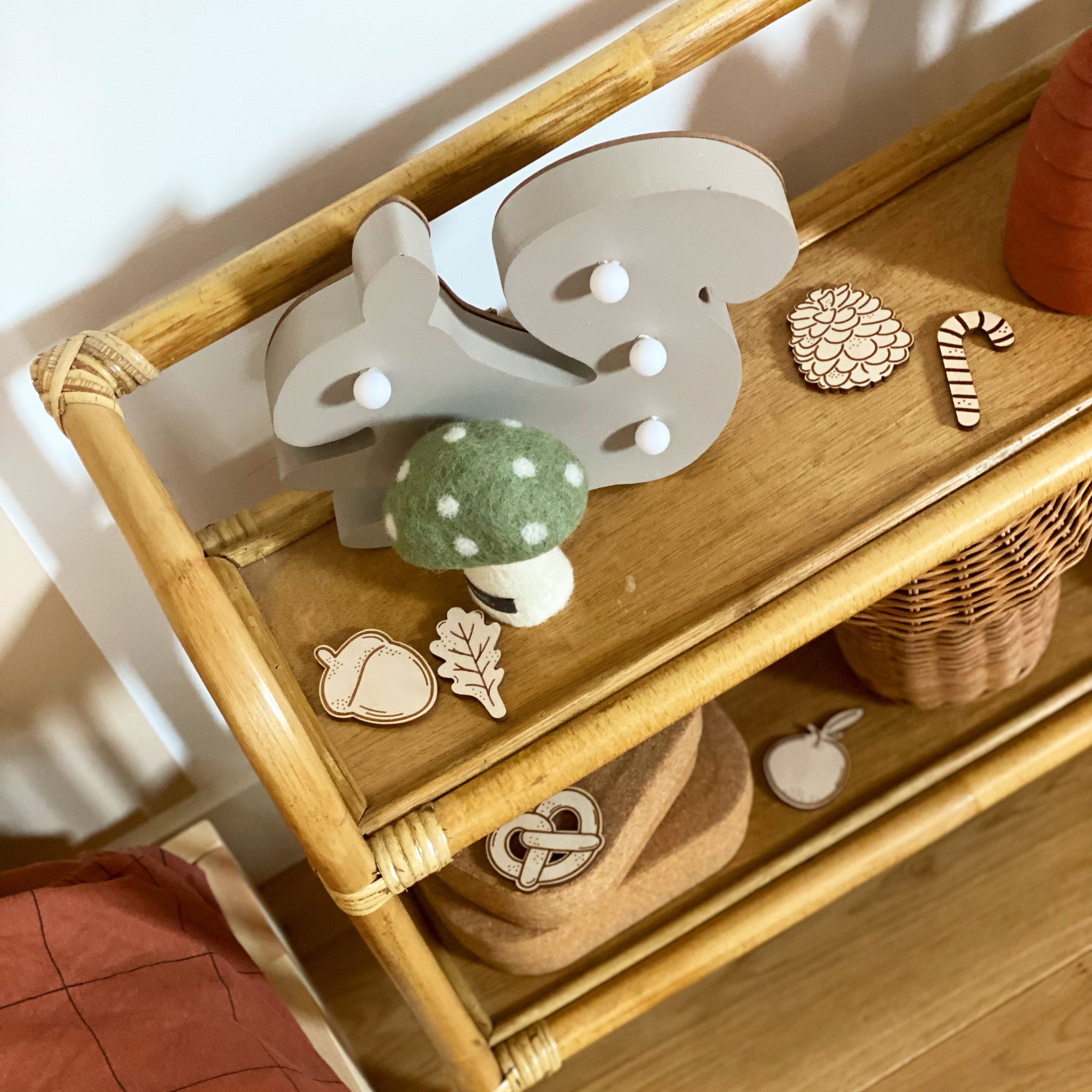 Lot de formes en bois à accrocher (trou + ficelle) personnalisable
